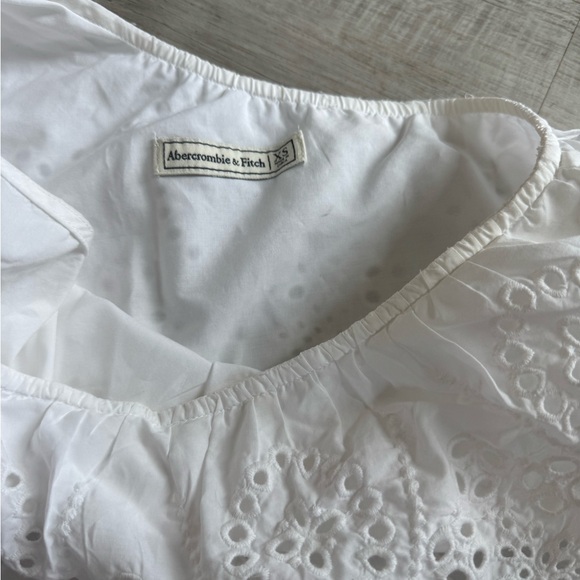 Abercrombie & Fitch White Ruffled Cap Sleeve Blouse - Picture 2 of 2